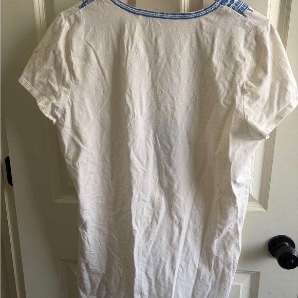 C. Wonder White Tunic size L with Blue Embroidery at neck and hem. Beautiful! - Picture 5 of 7